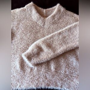 👏LAST WEEK of Yr END SALE‼️Honey Punch Fuzzy Sweater in Beige Sz XS